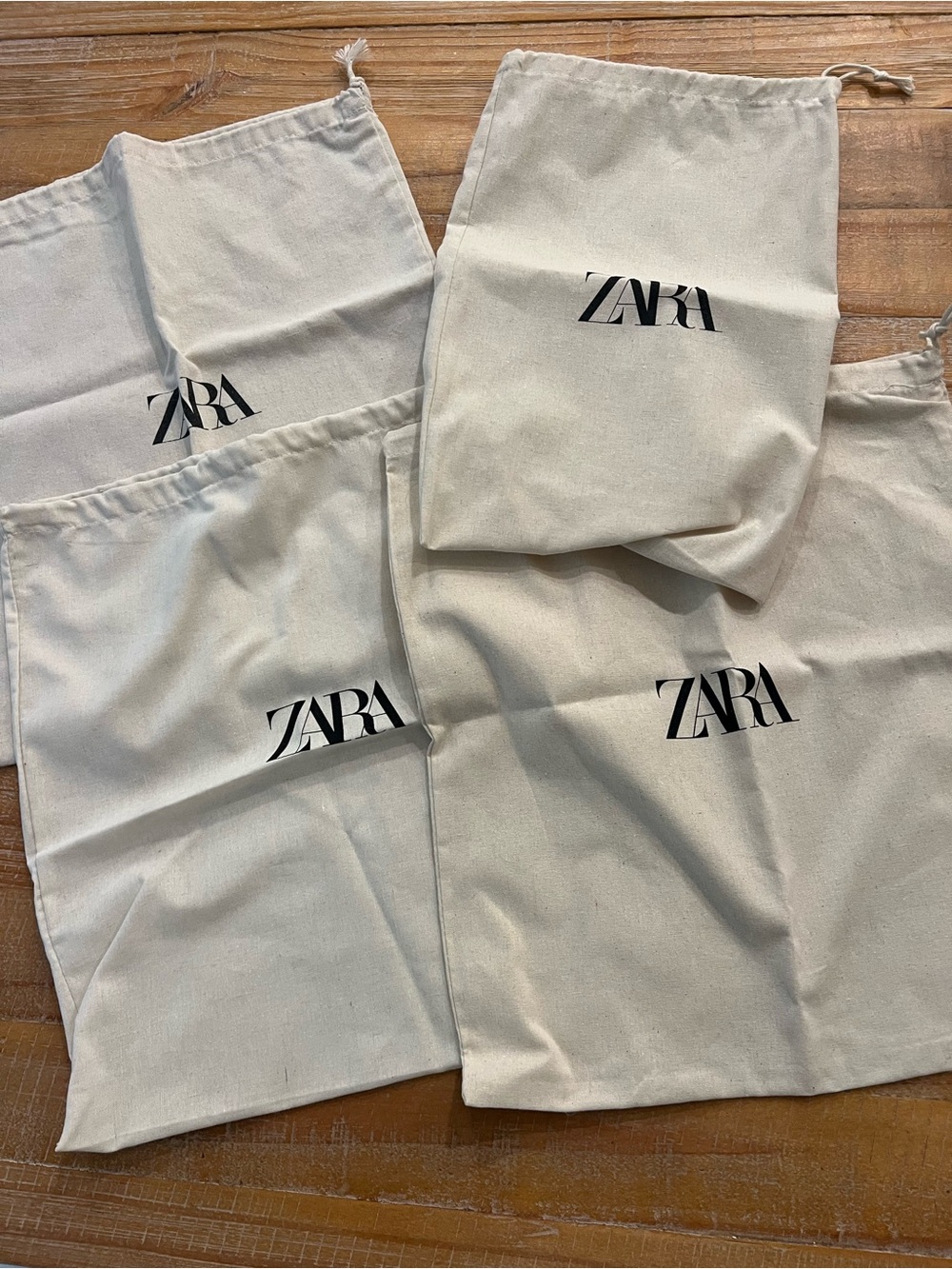 Zara Cream Drawstring Logo Pouch Set - Picture 2 of 2